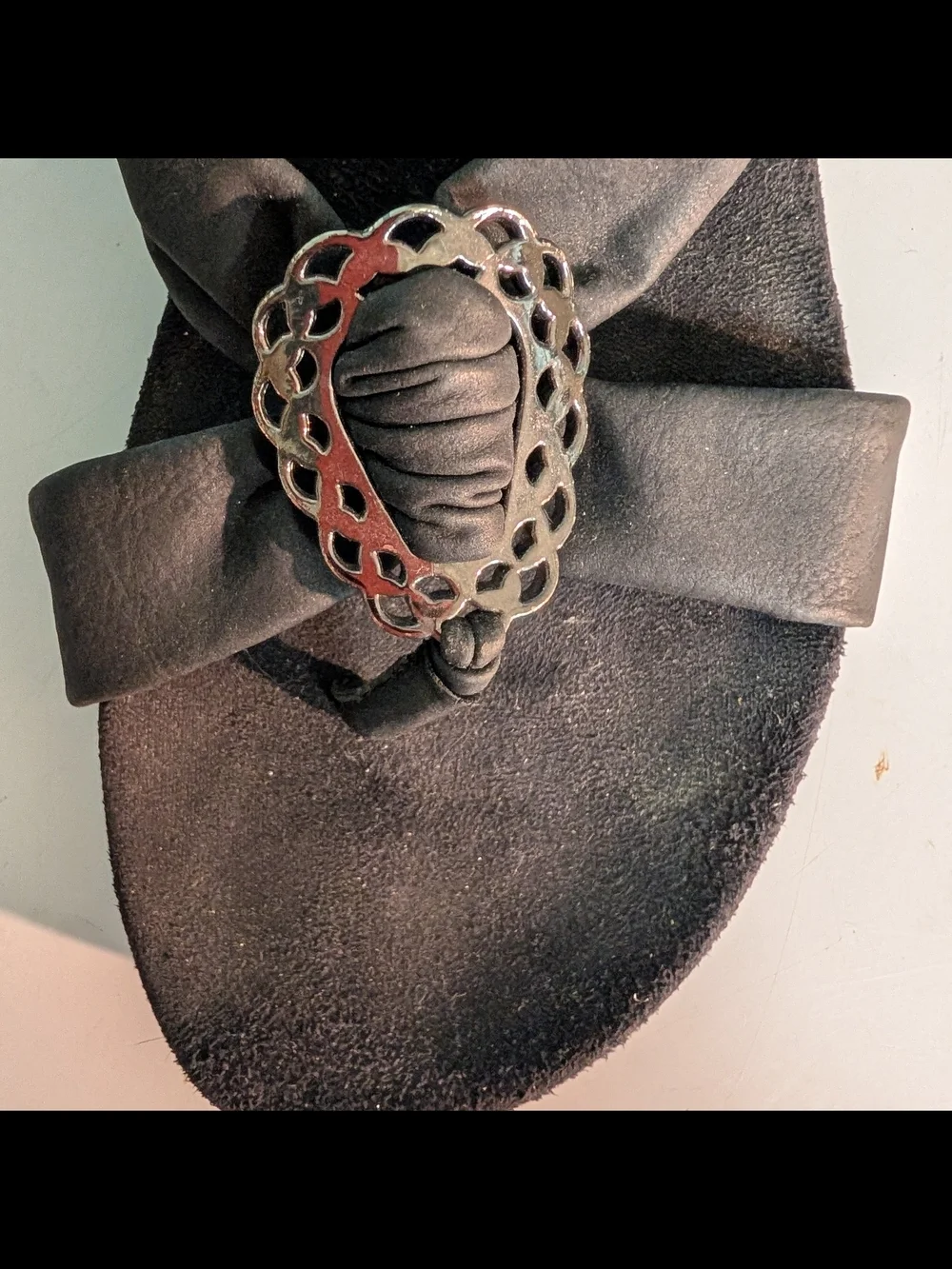Rialto Black Faux Leather Slide Thong Sandals with Decorative Medallion Size 9